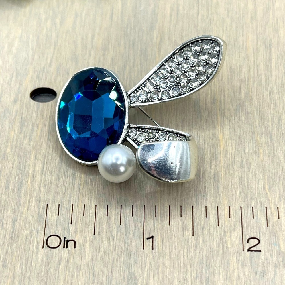 🌻 Rhinestone Rabbit Ears Brooches - Picture 5 of 7